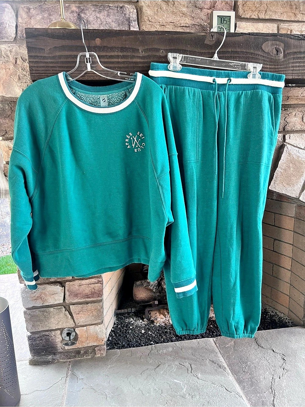 Lou and Grey  Green & White Sweatshirt Jogger Set Size Large